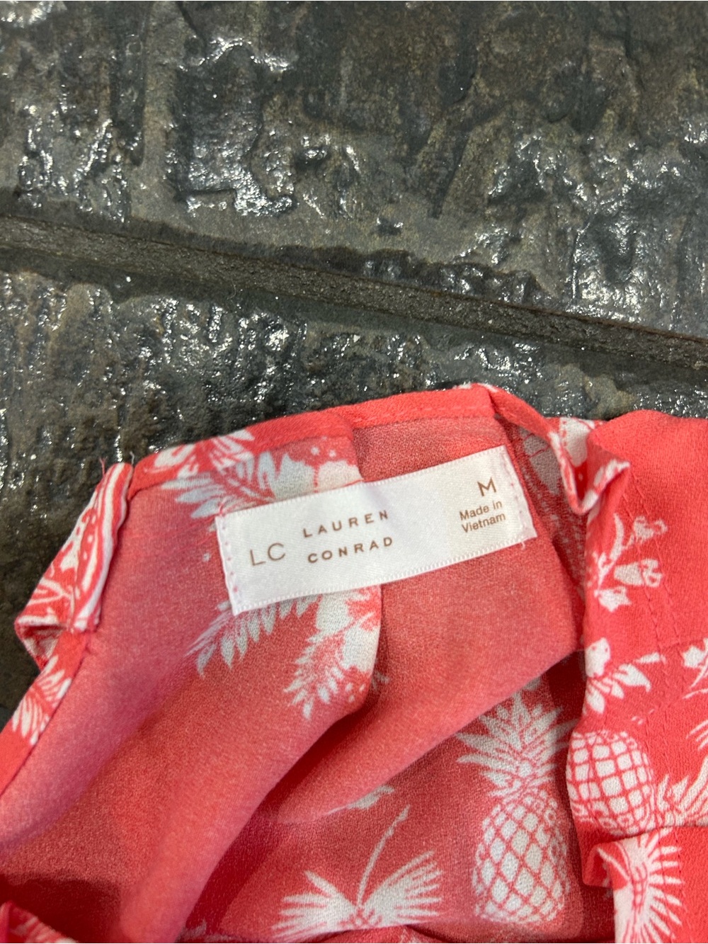 LC Lauren Conrad Coral Floral Pineapple Flutter Sleeve Blouse M - Picture 3 of 7